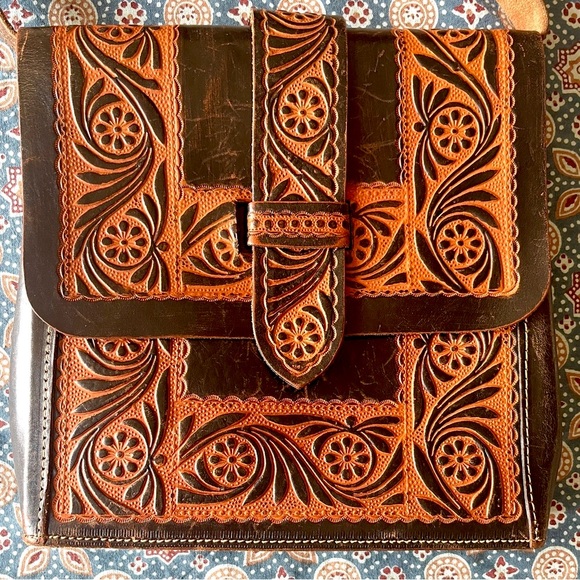 Vintage Hand Tooled Leather Bag 60s 70s Boho Purse Shoulder Crossbody Bag Hippie - Picture 7 of 8